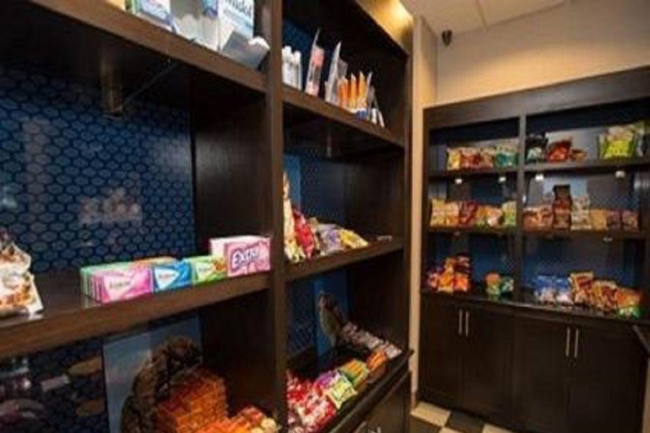 Hampton Inn & Suites Oklahoma City Airport Extérieur photo