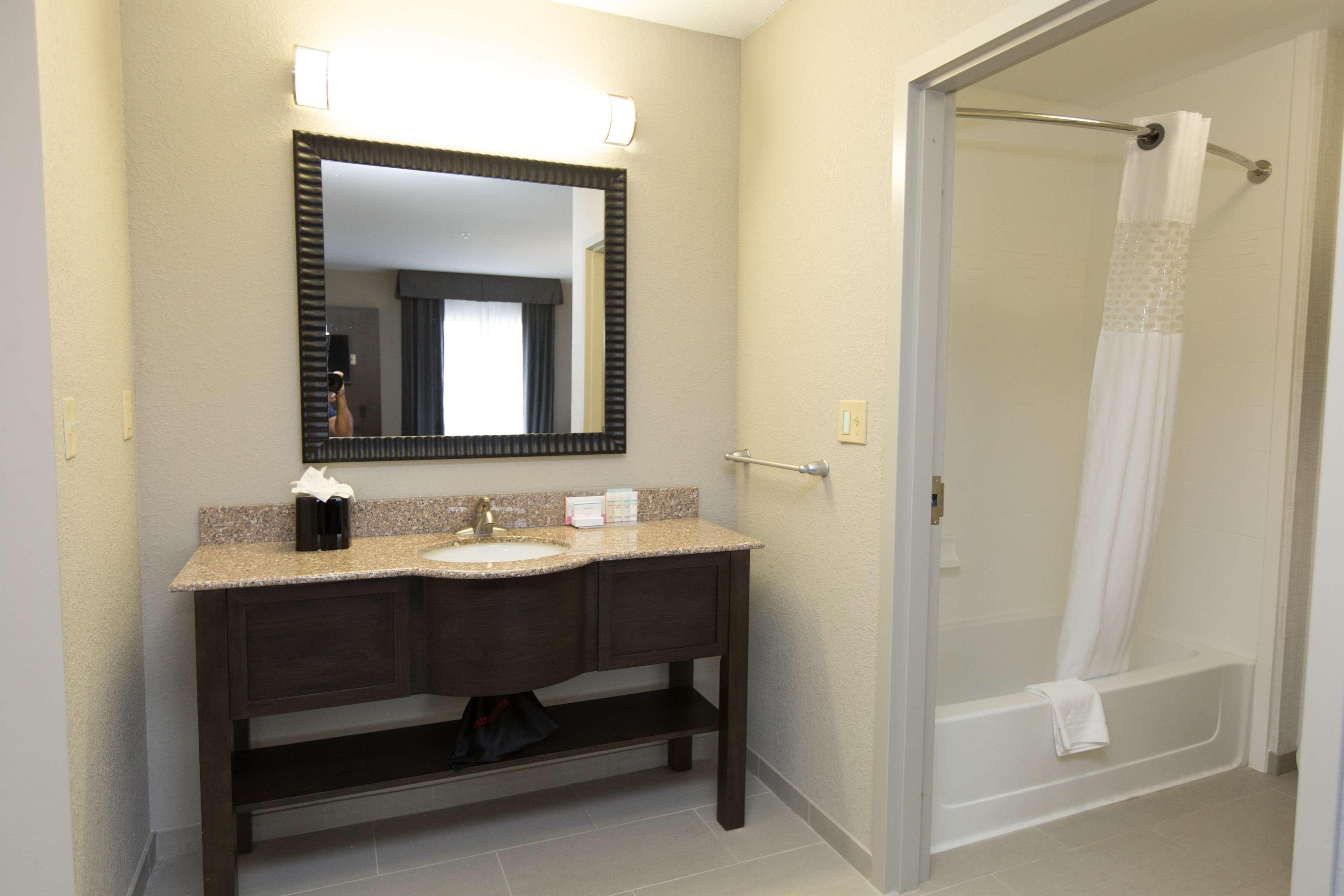 Hampton Inn & Suites Oklahoma City Airport Extérieur photo