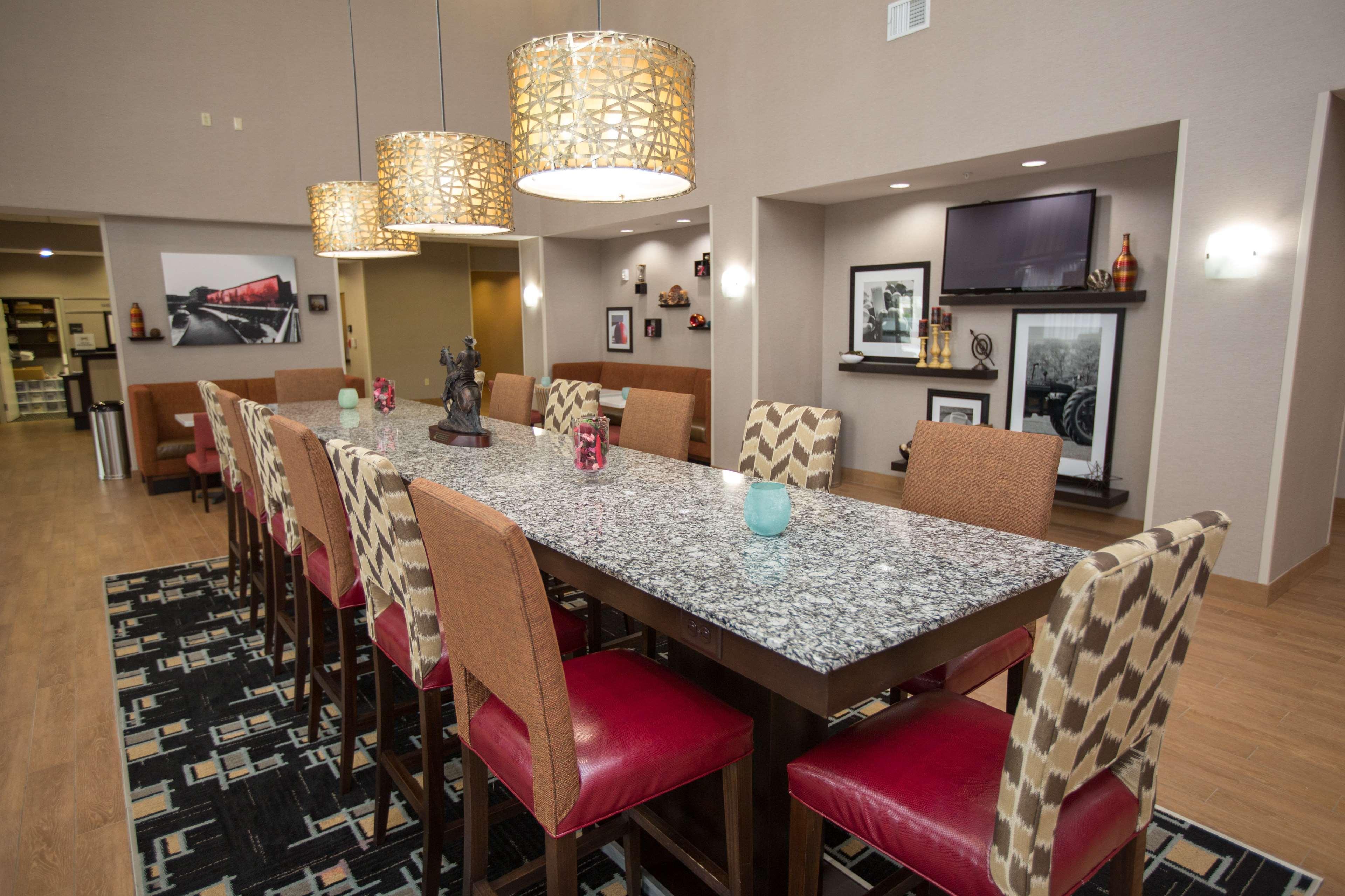 Hampton Inn & Suites Oklahoma City Airport Extérieur photo