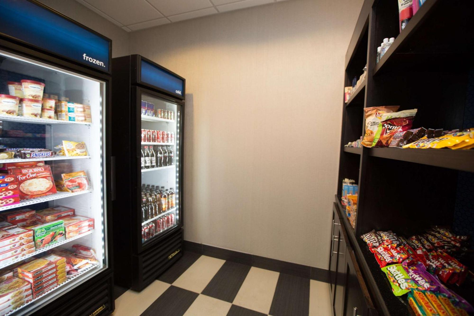 Hampton Inn & Suites Oklahoma City Airport Extérieur photo