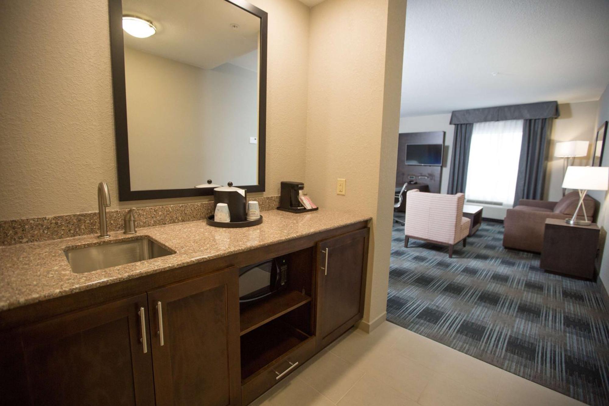 Hampton Inn & Suites Oklahoma City Airport Extérieur photo