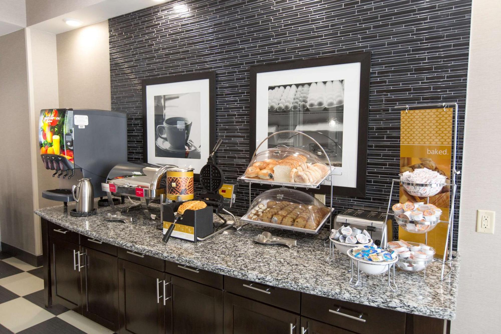 Hampton Inn & Suites Oklahoma City Airport Extérieur photo