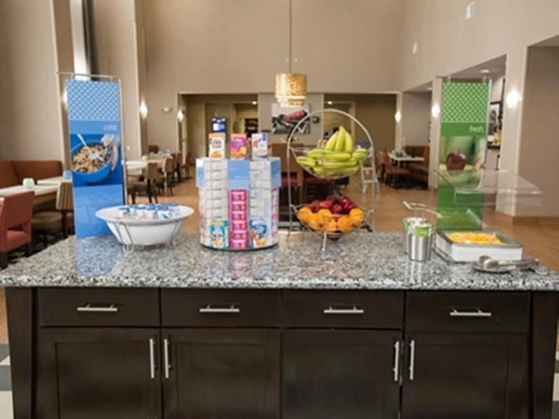Hampton Inn & Suites Oklahoma City Airport Extérieur photo